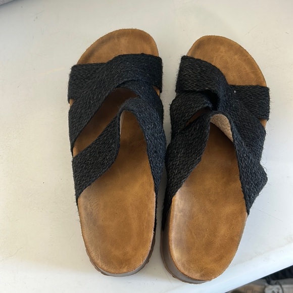 Shoes - Black platform sandals
